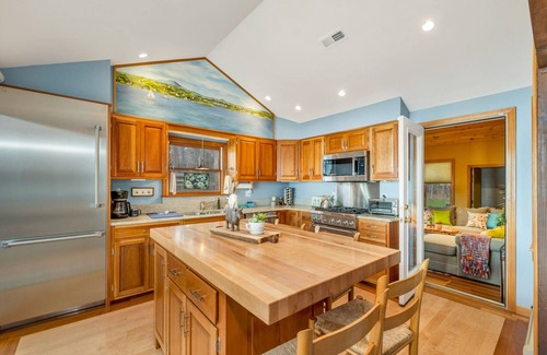 Center Tuftonboro House | New for 2023 Magical Mirror Lake Home Dock For 20ft Boat Sleeps 9