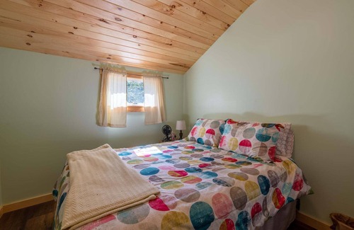 Oxford Cottage | New for 2024! Cozy 2 bedroom cottage on serene Hogan Pond.
