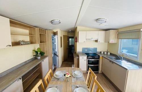 New Forest District House | New Forest Bees Holiday Home, Bashley