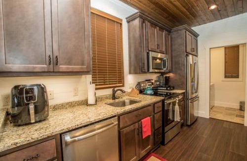 Glenville Villa | NEW FOREST COTTAGE W/GRILL & DECK:HIKE, FISH, GOLF