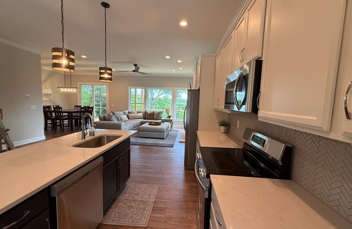 Nebo House | New four bedroom house with private dock on Lake James.