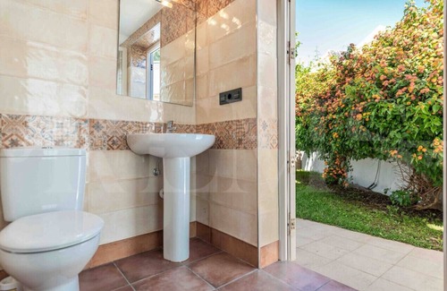 Torremolinos Ski Chalet | NEW Full house w/ pool, BBQ & garden by REMS