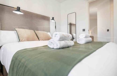 Torremolinos Ski Chalet | NEW Full house w/ pool, BBQ & garden by REMS
