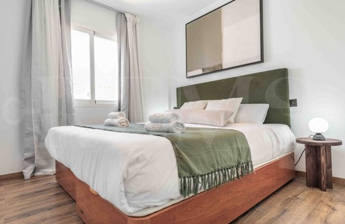Torremolinos Ski Chalet | NEW Full house w/ pool, BBQ & garden by REMS