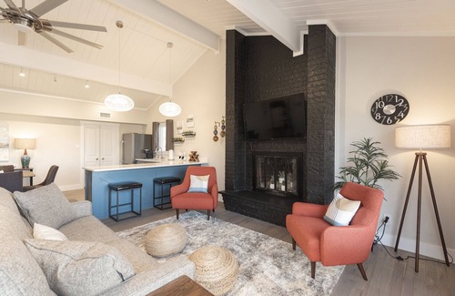 Pottsboro House | NEW! ♦ Fun & Modern Lake Retreat ♦ Near Marina!