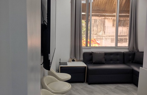 Santa Cruz Apartment | New Furn 1 Br/1 Bath/Kitchen, Manila-Univ Belt, AC, Hot water, Wifi, Netflix -u2