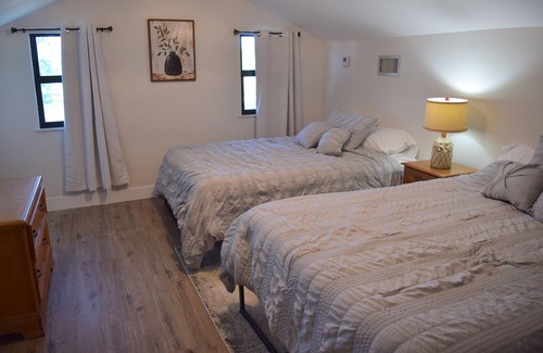 Englewood House | NEW! Gated 2/2 Single-family Guest House! 13 mins to Englewood Beach!