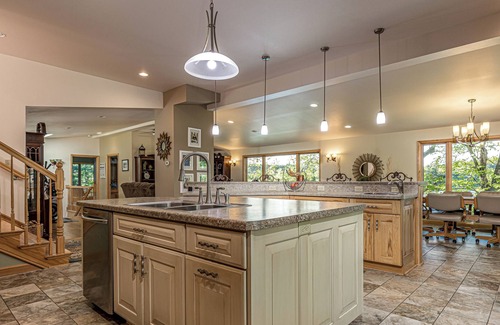 Minocqua House | NEW! Gorgeous 4 bedroom on Private Lake in Minocqua!