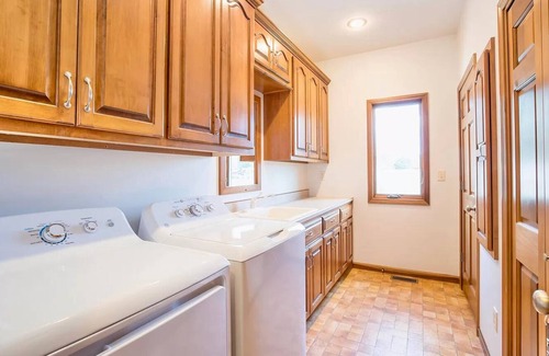 Houston House | NEW Grand Lake Lakefront Home With Boatdock - Sleeps 12
