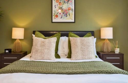 Hanley House | NEW Greydawn House - Stunning 4 Bedroom House in Stoke-on-Trent