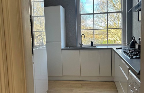 Grimsby Apartment | NEW! Grimsby Central, Spacious, 2 Bedrooms