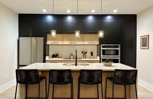 New Pathways Villa | NEW! Group Adventure Hub w/Private Roof Deck!