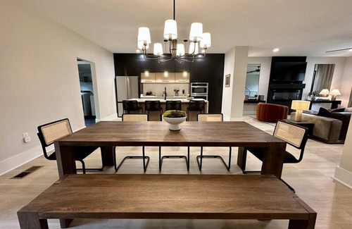 New Pathways Villa | NEW! Group Adventure Hub w/Private Roof Deck!