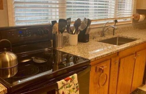 New Hampton Cabin | New Hampton Riverview cabin~Jacuzzi!Firepit!Dogs Welcome!nSki! Hike! Explore!
