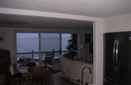 New Harbor Cottage | NEW HARBOR, BRISTOL,1ST FLR. APT., FAB. SUNSETS, 2 BDRM., SUITS 4 ADULTS,1 BATH