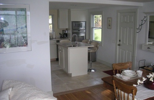 New Harbor Cottage | NEW HARBOR, BRISTOL,1ST FLR. APT., FAB. SUNSETS, 2 BDRM., SUITS 4 ADULTS,1 BATH