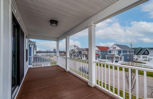 Saint Joseph House | New Harbor Shores House with Bunk Beds, terrance, and Pool!