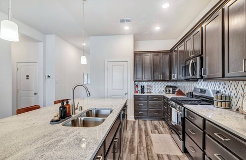 Clodine House | New- Harvest Green- Family Friendly - King bed