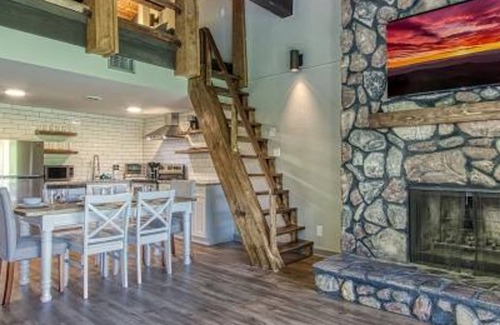 Sevierville Apartment | NEW Haven Peaceful Retreat Gorgeous Views Pool