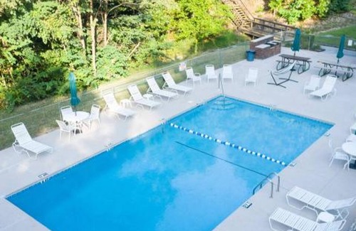 Sevierville Apartment | NEW Haven Peaceful Retreat Gorgeous Views Pool