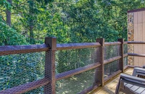 Sevierville Apartment | NEW Haven Peaceful Retreat Gorgeous Views Pool
