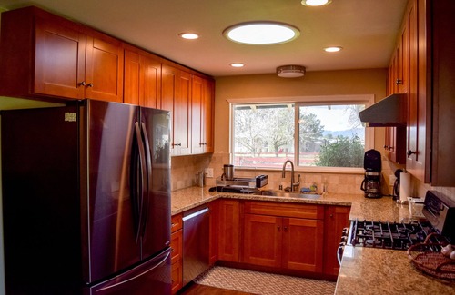 Gilroy House | NEW - Havilahland Guest House on a Farm