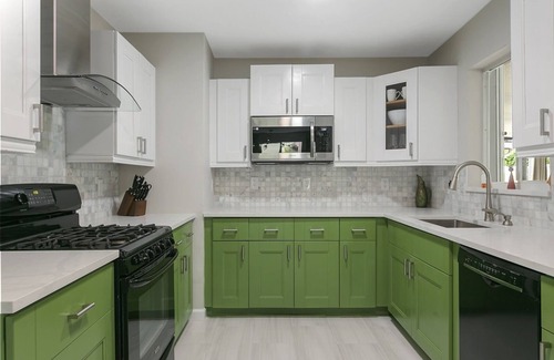 Central Corals House | New Heated Pool/Spa Home; Perfect Location!