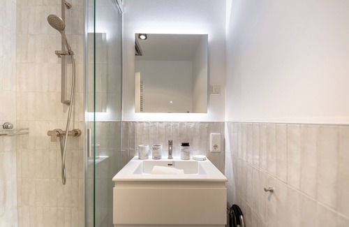 Dommeldange Apartment | New high-end 2 BR Penthouse w Balcony