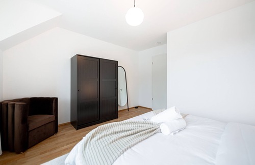 Dommeldange Apartment | New high-end 2 BR Penthouse w Balcony