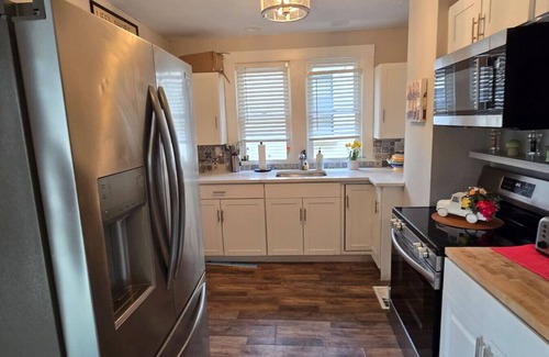 Highland Square Condo | NEW Highland SQ Hot Spot For 4