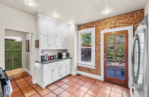 Baker House | New! Historic Baker Neighborhood - Sleeps 8 - Firepit/Yard