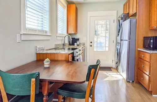 Brevard House | NEW! Historic Downtown. Tannery House, 2bedr