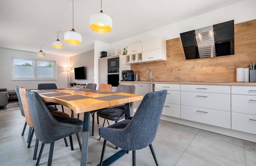 Gross Nemerow House | NEW Holiday Home 'Ferienhaus Seeglück2 Am Tollensesee' with Lake View, Private Terrace and Wi-Fi