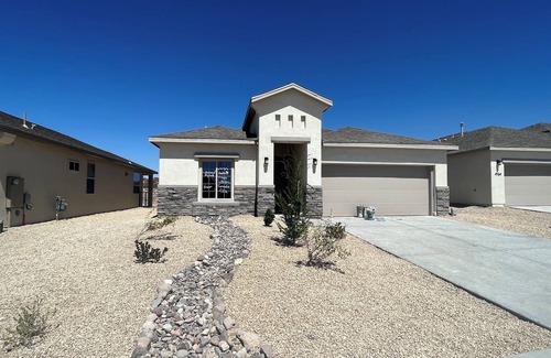 Las Cruces House | New home, beautiful backyard, 3 bedroom