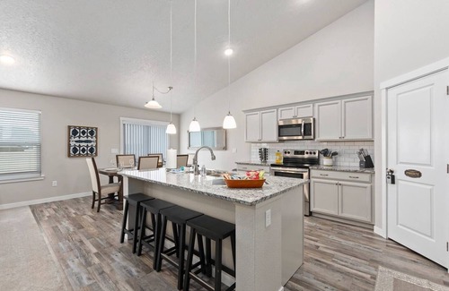Southwest Ada County Alliance House | *New Home*~ Big Game Room ~ 6 TVs ~ Great Location