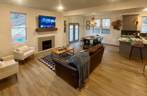 Dahlonega House | New Home! Hilltop Hideaway near Historic Dahlonega