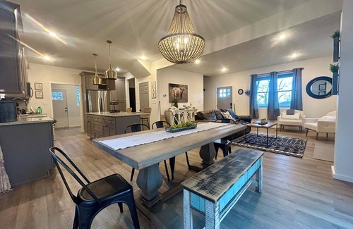 Dahlonega House | New Home! Hilltop Hideaway near Historic Dahlonega