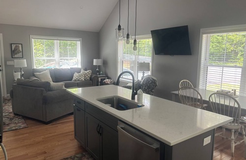 West Bridgton House | New home in the lakes region. 1/mile to Pleasant Moutain