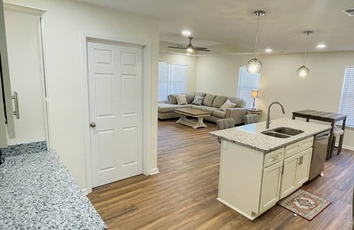 Pleasure Ridge Park House | New home just build, fenced .Close to many restaurants. 20 min to the airport