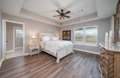 Jones Mills House | New Home on 5 acres 10 mins from Oaklawn/Casino/Lake/Shopping with amazing views