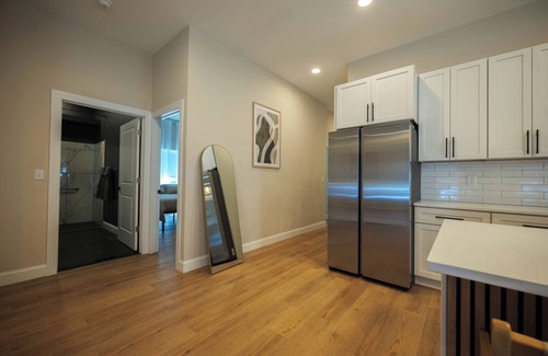 Hough House | New Home, Walk to Clinic, Private Patio & Hot Tub!