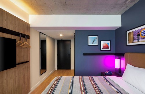 Montreal Hotel | New Hotel Moxy Montreal Downtown