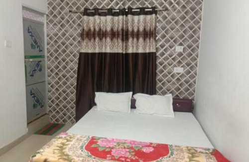 Varanasi Hotel | New Hotel Yatri Niwas
