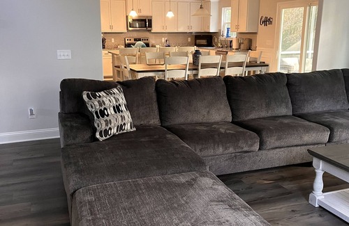 Savannah House | New House 20 Minutes to Downtown Savannah close to Tybee Island and Hilton Head