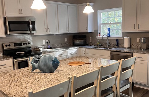 Savannah House | New House 20 Minutes to Downtown Savannah close to Tybee Island and Hilton Head