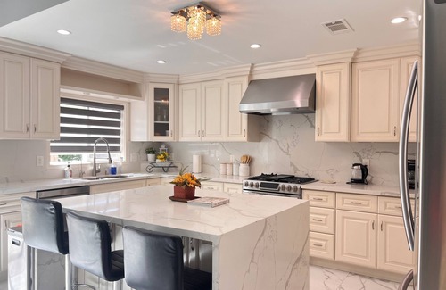 Midway City House | NEW HOUSE 4BE/2BA, cute POOL/SPA with slide NEAR BEACH, DISNEYLAND FOR 12!