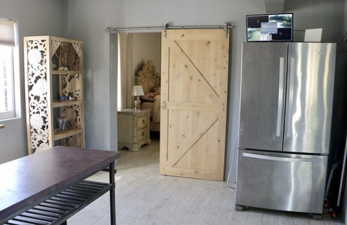 Gregory Town House | New house, completely private with a garden, 10 min from Surfers Beach