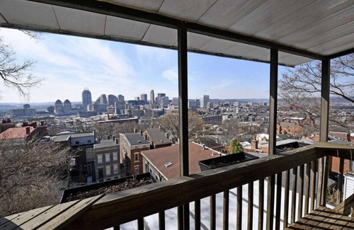 Mount Auburn House | NEW House of Liberty: 3BR 2BA w/PRVT Hot Tub, Modern Patio, Amazing City Views