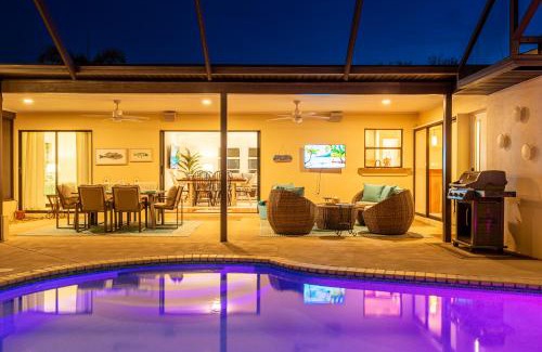 Bradenton House | NEW! House of Palms! Private Pool Home! Short Drive to AMI