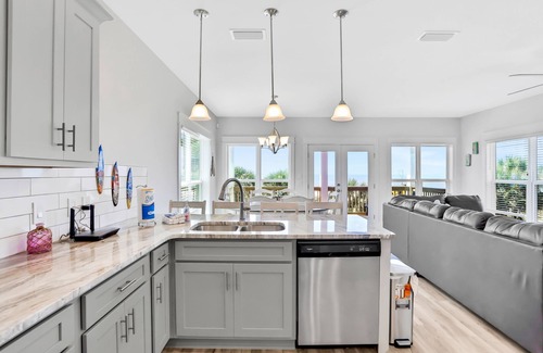Indian Pass House | New house on the beach with private outdoor pool, grill, ocean views, AC